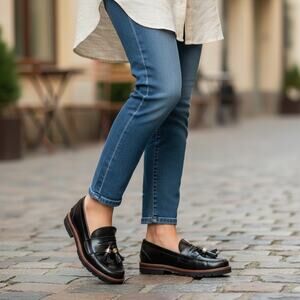 Stuart Weitzman MANILA Loafer Shoes Womens size 8W Tassels Lightweight Lug Sole